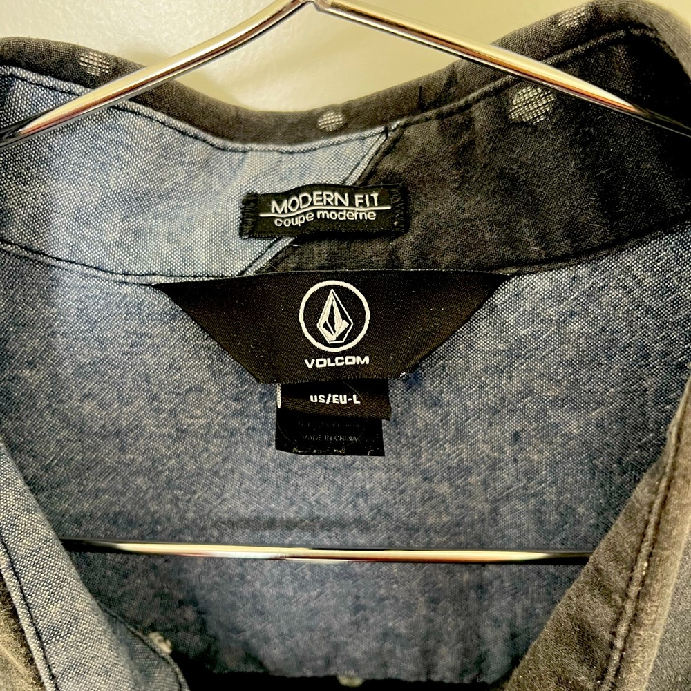 Volcom button down - Picture 2 of 2